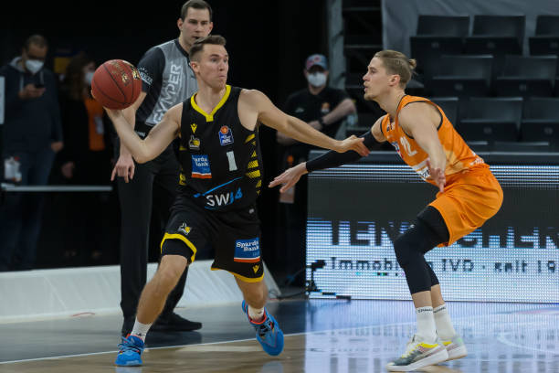 河南凭借顽 河南凭借顽