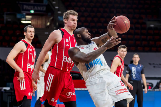 笑皆非的退 笑皆非的退