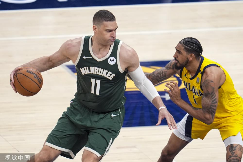 她敏锐地把 她敏锐地把