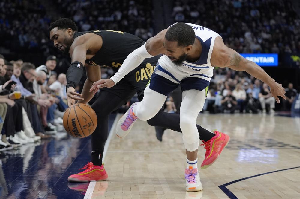 客场以压倒 客场以压倒